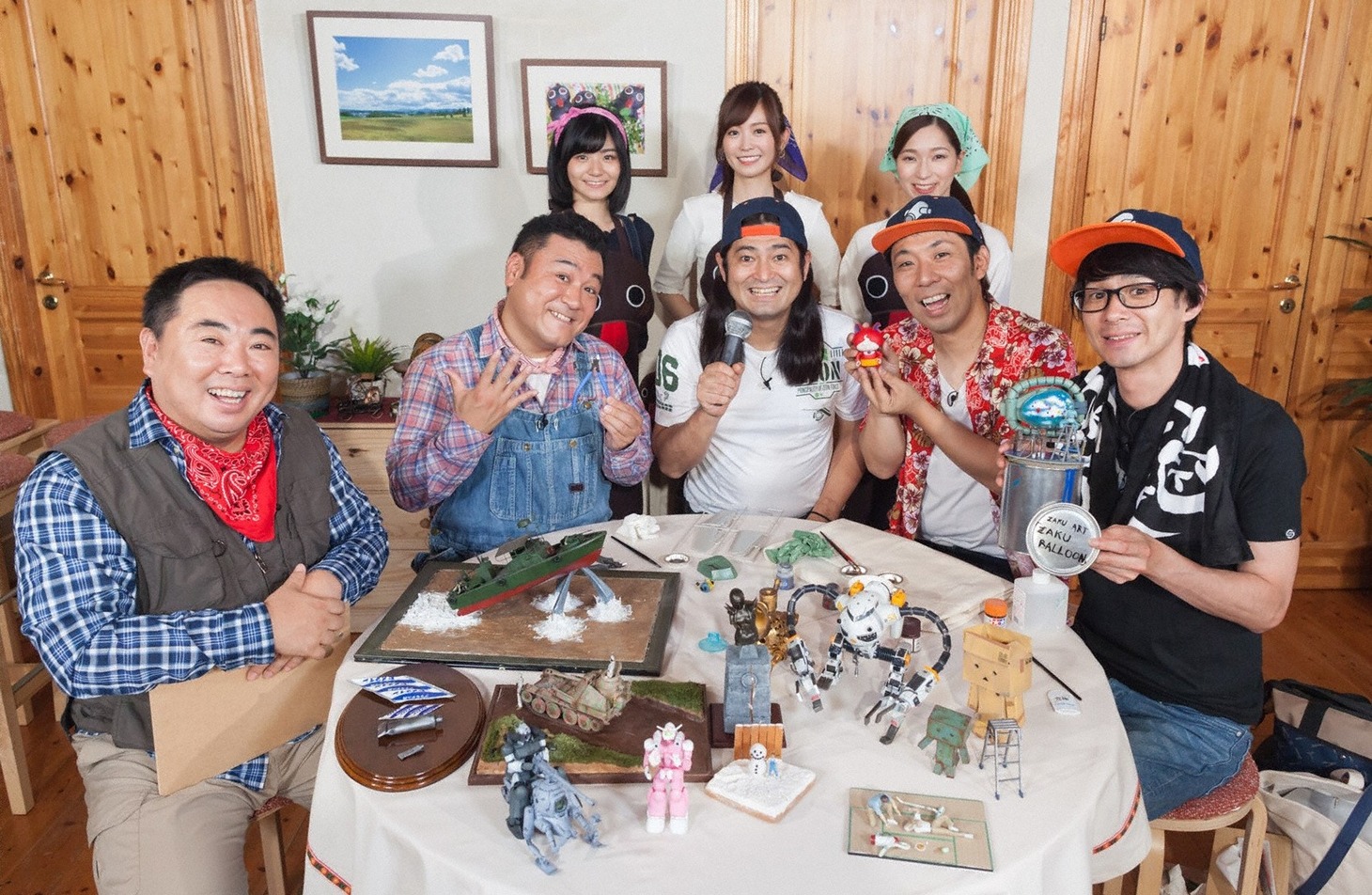 「ザキ山小屋」の出演者たち。(c)ABC