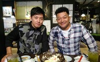 （左から）工藤阿須加、山口智充。(c)関西テレビ