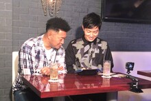 （左から）山口智充、工藤阿須加。(c)関西テレビ