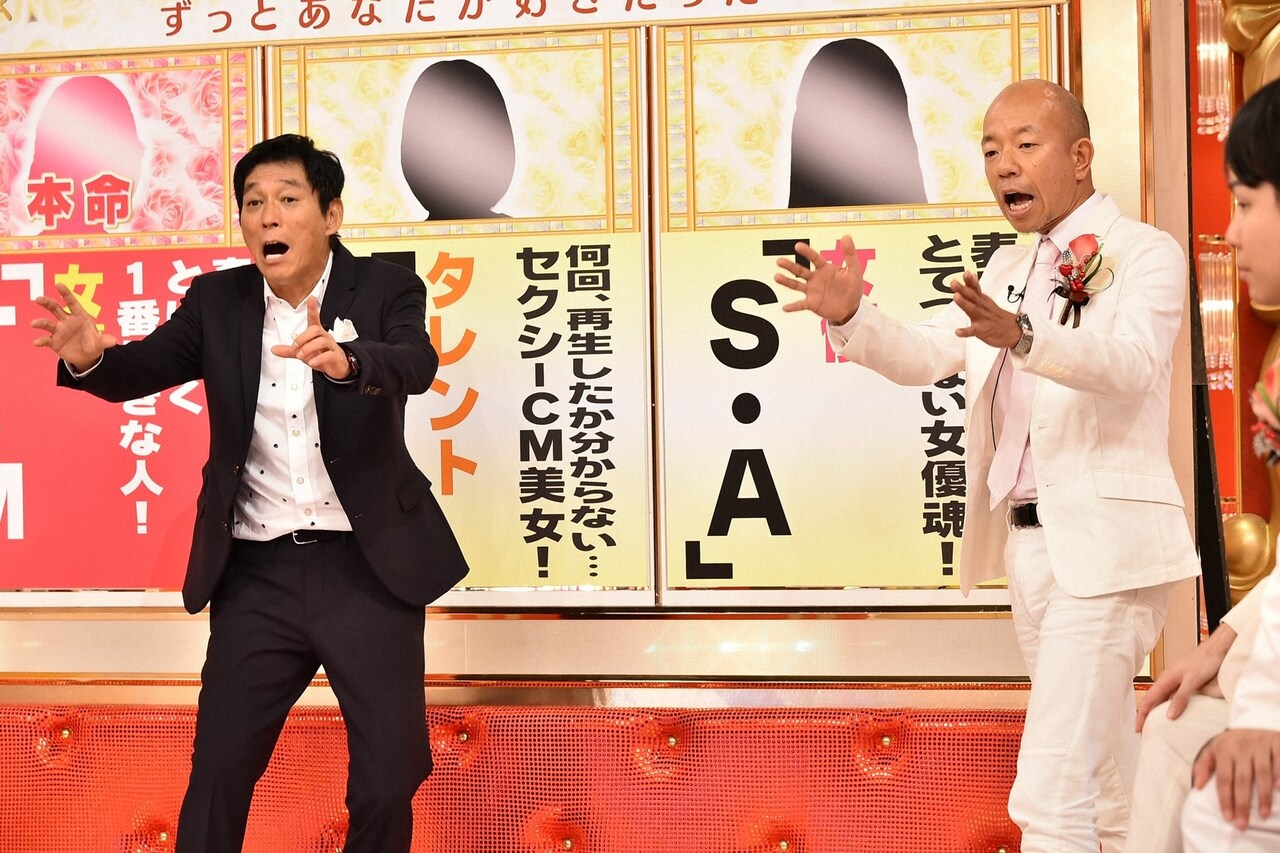 （左から）明石家さんま、バイきんぐ小峠。(c)TBS