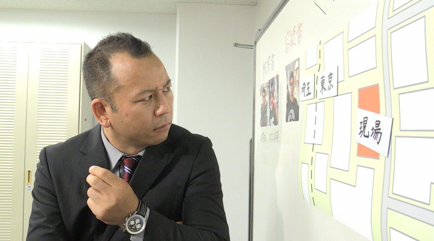 「ソノサキ ～知りたい見たいを大追跡！～」の「ソノサキ刑事」コーナーに出演する、バイきんぐ西村。(c)テレビ朝日