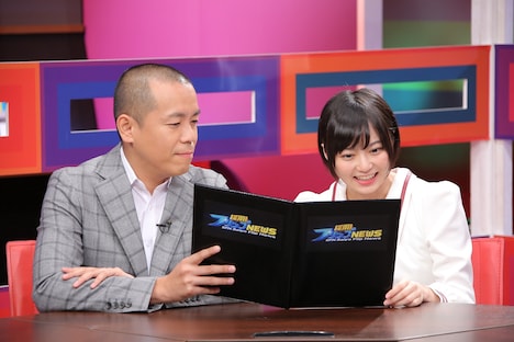 (左から)タカアンドトシ・トシと安本彩花。(c)中京テレビ