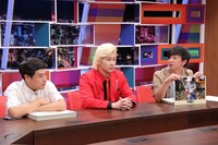 （左から）タカアンドトシ・タカ、メイプル超合金カズレーザー、パンサー向井。(c)中京テレビ