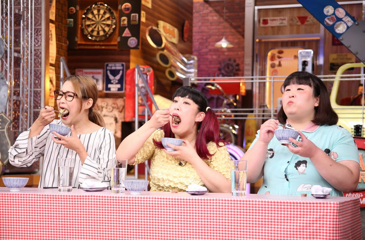 左からギャル曽根、3時のヒロインゆめっち、3時のヒロインかなで。(c)日本テレビ