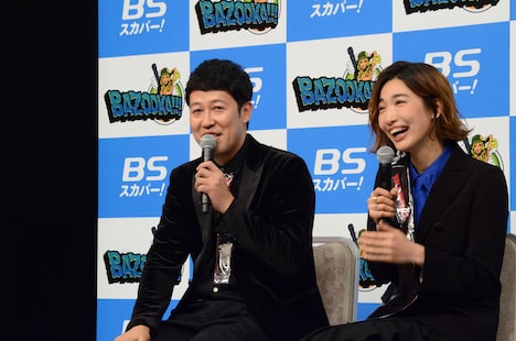 小籔千豊（左）と中嶋イッキュウ（右）。