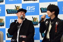 野性爆弾くっきー（左）、川谷絵音（右）。