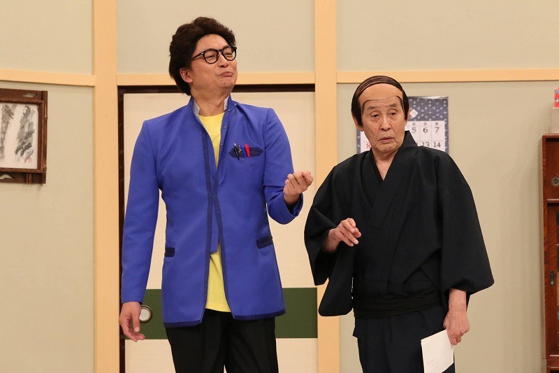 （左から）香取慎吾、萩本欽一。(c)フジテレビ