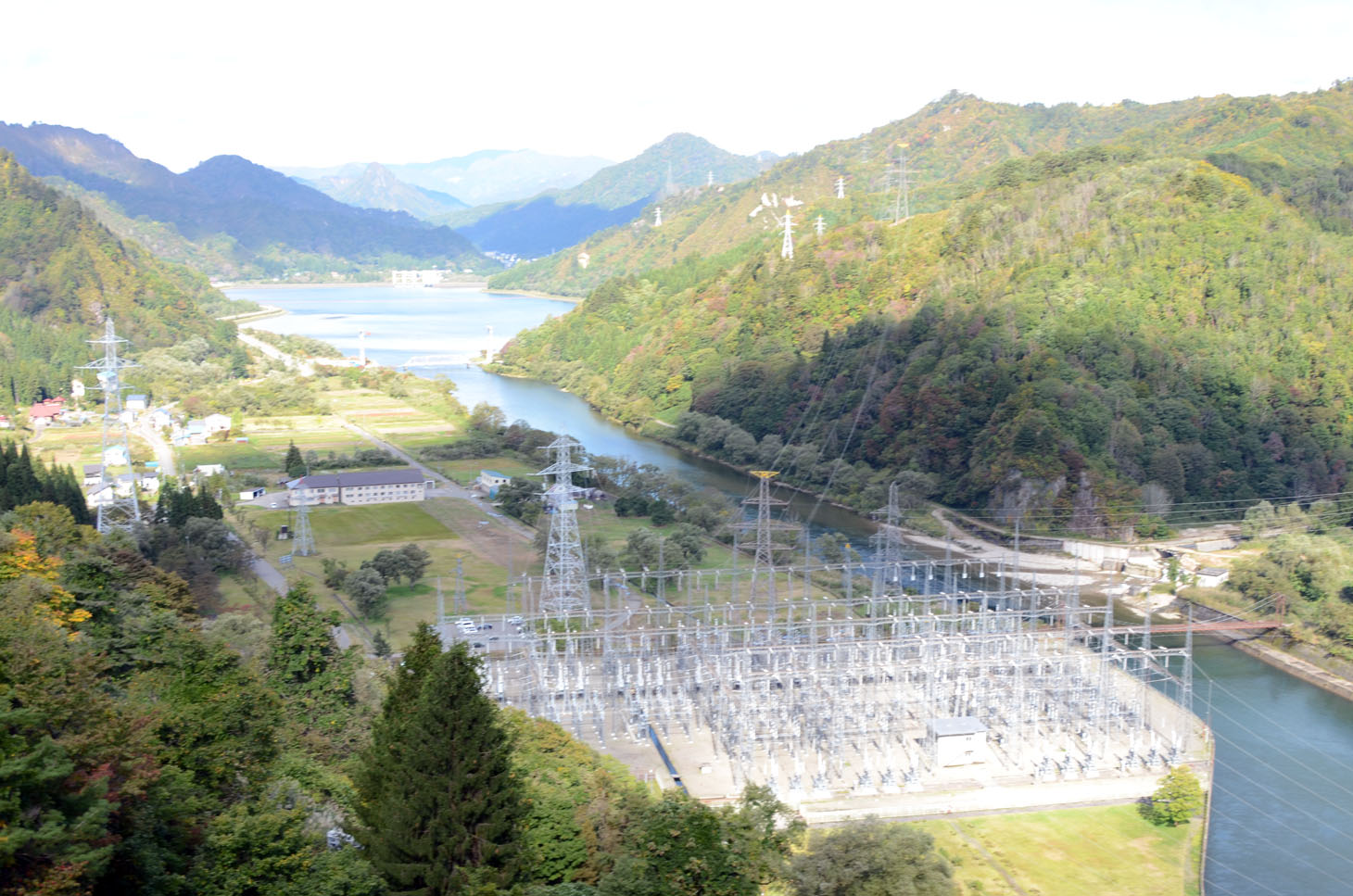田子倉ダムの景色。