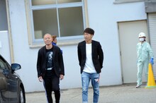 出囃子に乗ってゆっくり歩き出すアキナ。