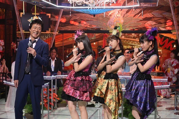 （左から）黒沢博、ももいろクローバーZ（佐々木彩夏、玉井詩織、高城れに）。 (c)フジテレビ