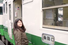 会津川口駅で下車したゆにばーす・はら。