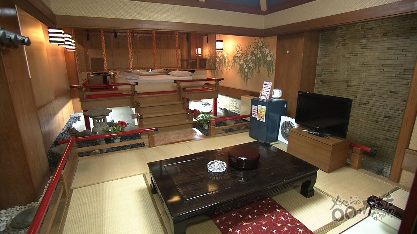 尼神インター誠子によるラブホテルレポートの様子。(c)MBS