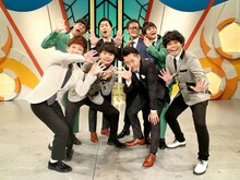 「もっともっとマンゲキ」に登場するアインシュタイン、トット、吉田たち、プリマ旦那。(c)吉本興業