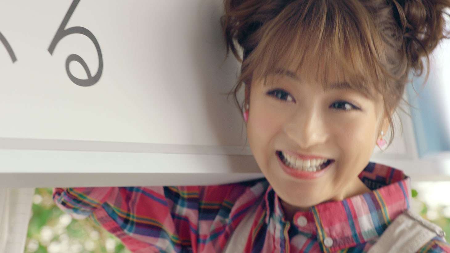 CM「とつげき！さとふる篇」のワンシーン。