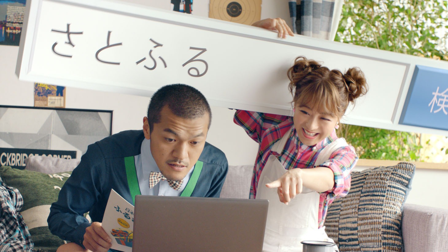 CM「とつげき！さとふる篇」のワンシーン。