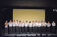 15人漫才を披露するサンシャイン池崎。