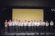 15人漫才を披露するサンシャイン池崎。