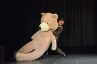 インスタ映えを最優先したコントを披露するサンシャイン池崎。