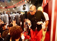 会場を訪れた野性爆弾くっきーとガリットチュウ福島。