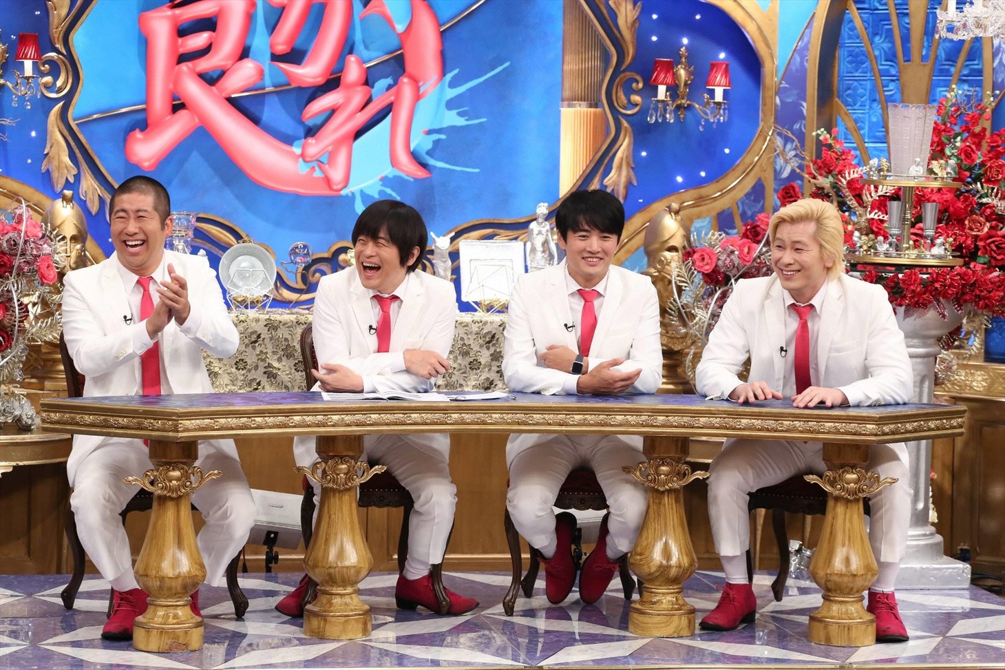「良かれと思って！」MCの4人。(c)フジテレビ