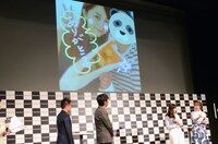 鈴木あきえの書いたライブメッセージを披露した場面。