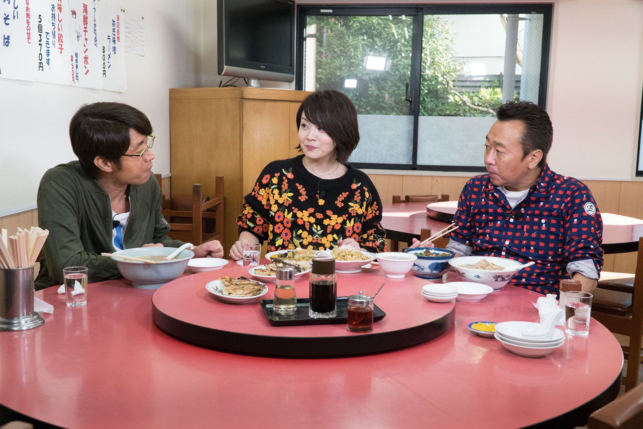 大橋未歩アナが参加した「モヤさま」下北沢ロケの様子。(c)テレビ東京