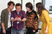 左からさまぁ～ず大竹、さまぁ～ず三村、大橋未歩アナ、福田典子アナ。(c)テレビ東京