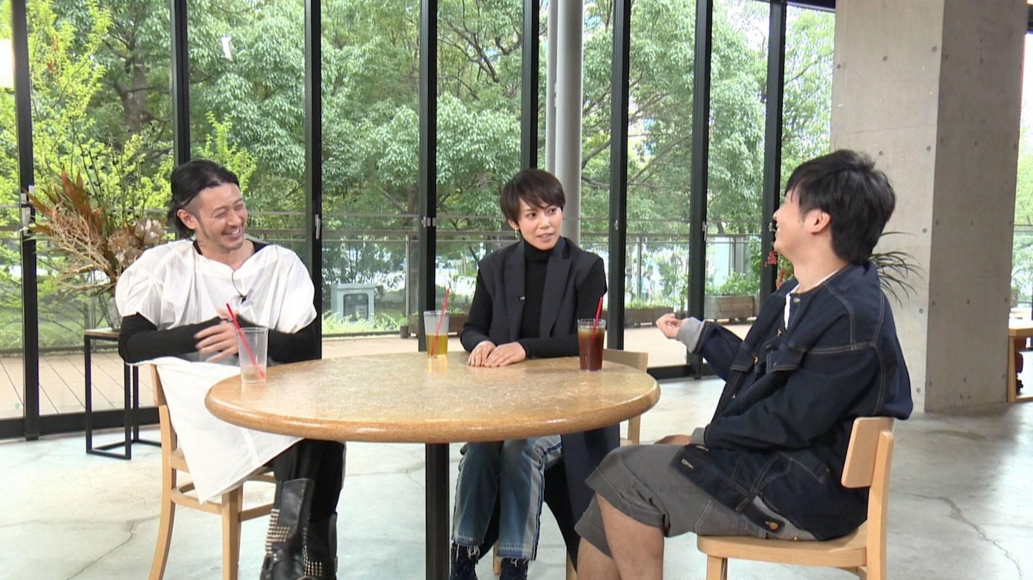 （左から）オダギリジョー、中谷美紀、オードリー若林。(c)フジテレビ
