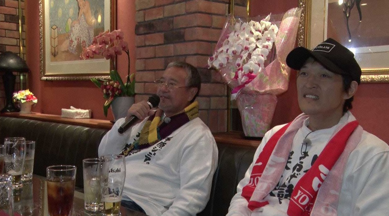 吉幾三（左）と千原ジュニア（右）。(c)テレビ東京