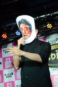安倍晋三のモノマネで登場したHEY!たくちゃん。