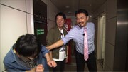 スーパーマラドーナと加藤哲郎氏によるロケのワンシーン。(c)ABC