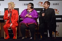 左からメイプル超合金、羽田圭介。