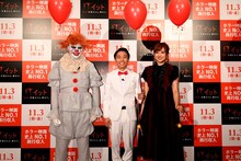 左からカミナリまなぶ、カミナリたくみ、菊地亜美。