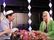 左から鈴木おさむ、ZAZY。(c)BSフジ