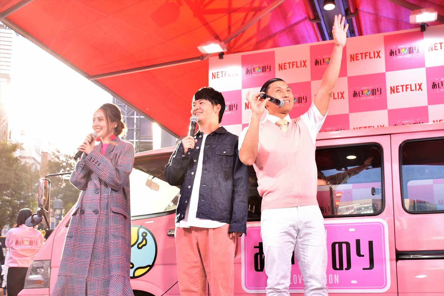 （左から）ベッキー、オードリー。