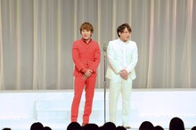 漫才「山手線」を披露するサカイスト。