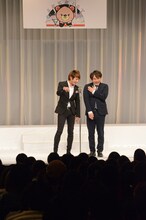 漫才「告白」を披露するサカイスト。