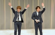 エンディングで客席に手を振るサカイスト。