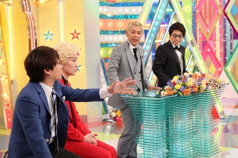 （左から）三四郎・小宮、メイプル超合金カズレーザー、ロンドンブーツ1号2号。(c)テレビ朝日