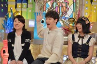 左から森昌子、ウエンツ瑛士、小畑優奈。(c)読売テレビ