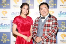 左から広瀬アリス、ドランクドラゴン塚地。