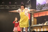 吉本新喜劇の様子。