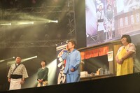 吉本新喜劇の様子。