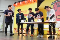 大食い対決のワンシーン。(c)TBSラジオ