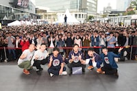 イベントに出演した24時台三兄弟と会場に詰めかけたリスナーたち。(c)TBSラジオ