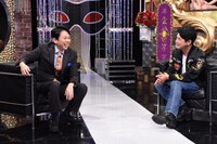 左から有吉弘行、湯江タケユキ。(c)日本テレビ