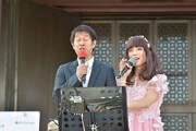 太田英明アナウンサー（左）とタブレット純（右）。