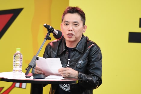 「怒りんぼ山里亮太」でメールを読み上げる爆笑問題・太田。(c)TBSラジオ