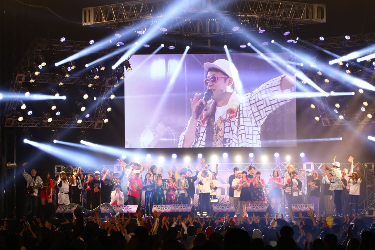 池乃めだか×Perfume、乳首ドリル×SCANDALなどコラボ満載のコヤソニ大盛況