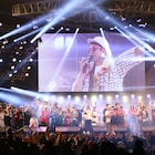 池乃めだか×Perfume、乳首ドリル×SCANDALなどコラボ満載のコヤソニ大盛況